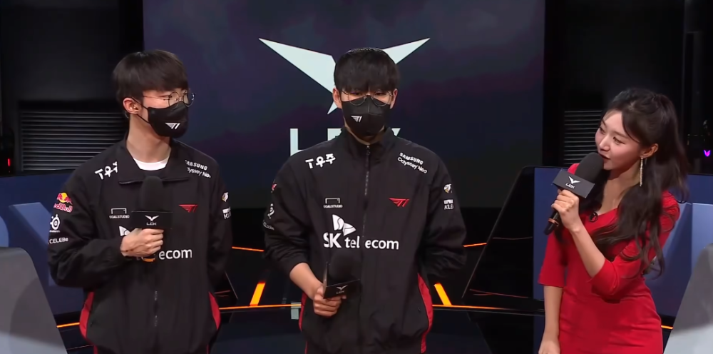 队中展现了 队中展现了